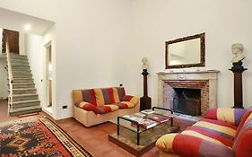 B&b Pergola House